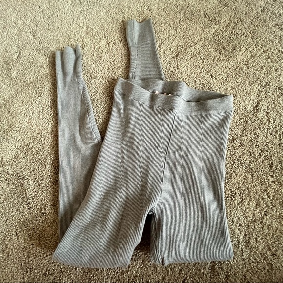 Victoria’s Secret - Women’s (M) Grey Ribbed Legging - Picture 1 of 2